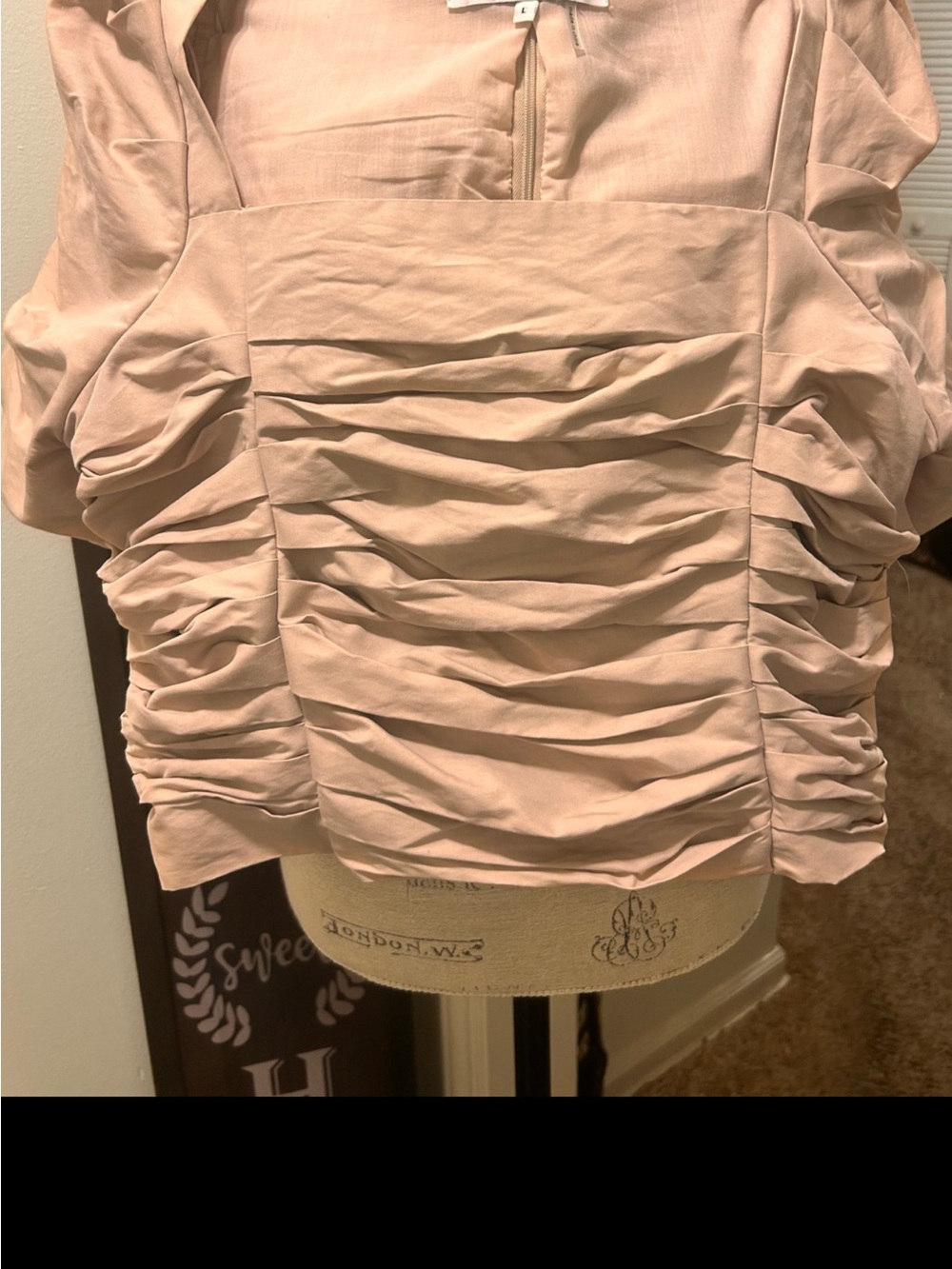 Ruched square-neck puff-sleeve top.